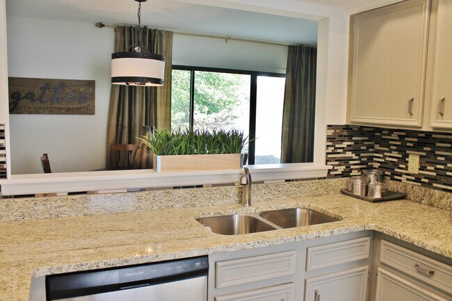 Building Photo - 7805 Renaissance Ct