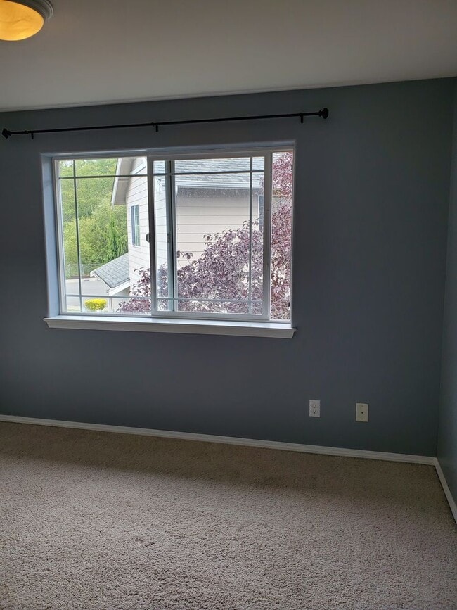 Building Photo - 3 Bd., 2.5 Ba. home in NE Bellingham near ...