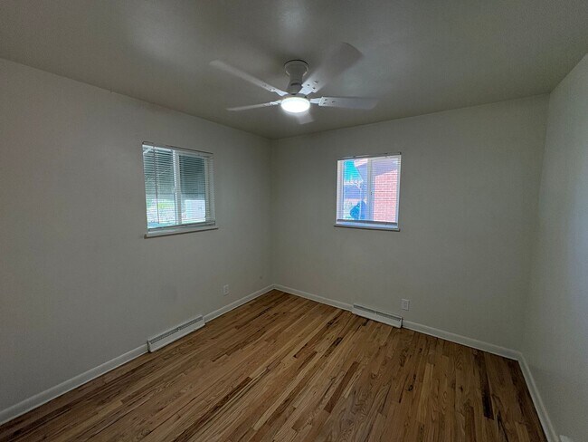 Building Photo - Newly Updated - Spacious 5 Bed 2 Bath Home
