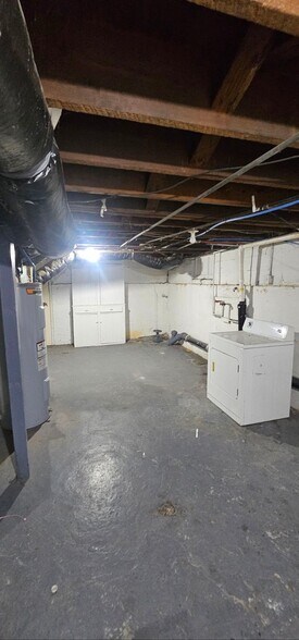 Building Photo - 522 W 6th St