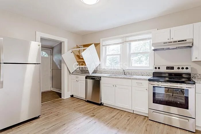 Building Photo - 105 Phillips St