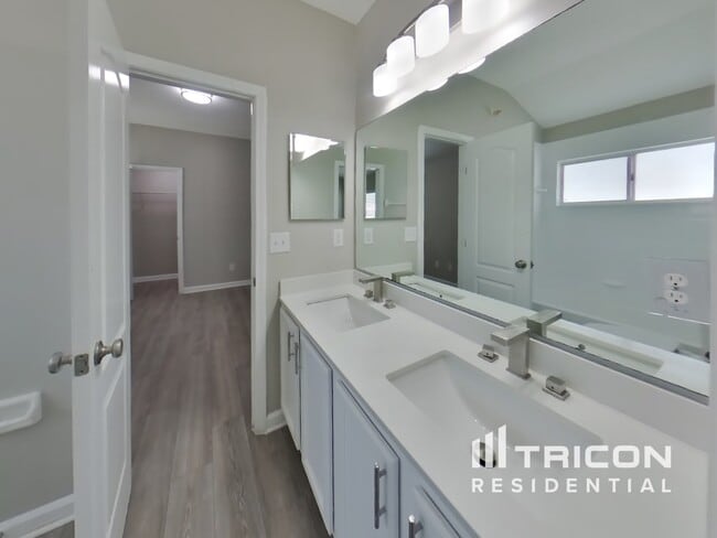 Building Photo - 825 Stallion Way