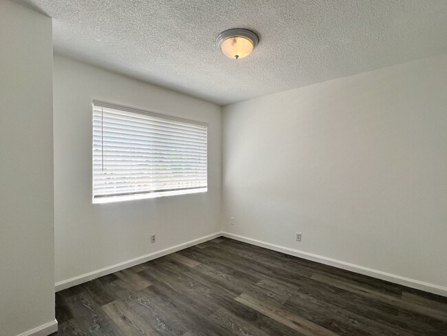 Building Photo - 2 Bedroom Napa Apartment w/ Remodeled Kitchen