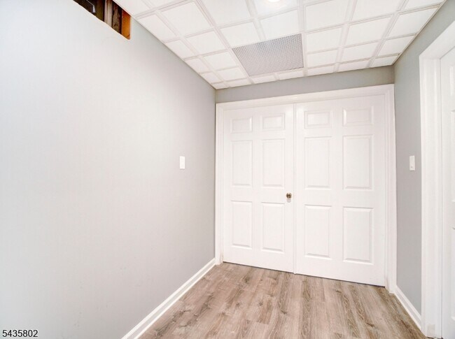 Building Photo - 14 Hemingway Dr