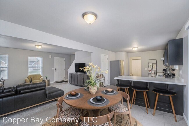 Building Photo - 4 br, 2.5 bath House - 4428 Bronson Boulevard