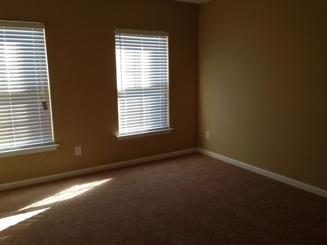 Building Photo - 609 English Oak Cir