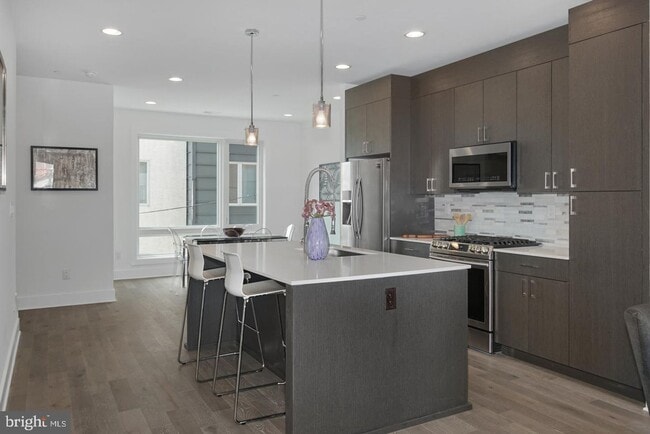 Building Photo - Pennsport Townhome with Garaged Parking