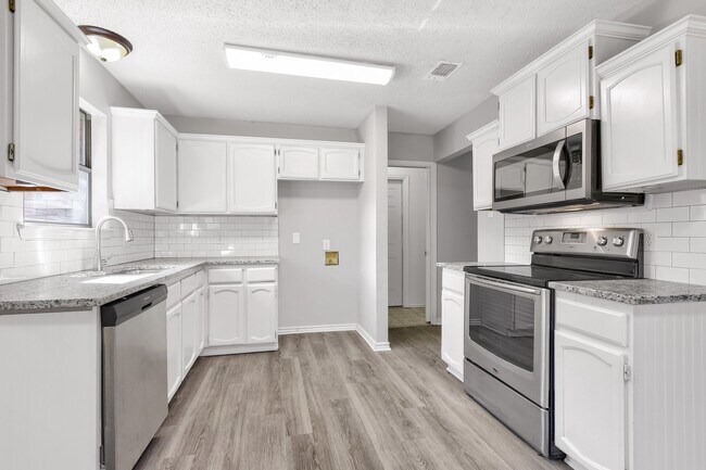 Building Photo - 3505 S Carolina Dr