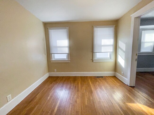 Building Photo - PRELEASING for AUGUST! Close to Campus