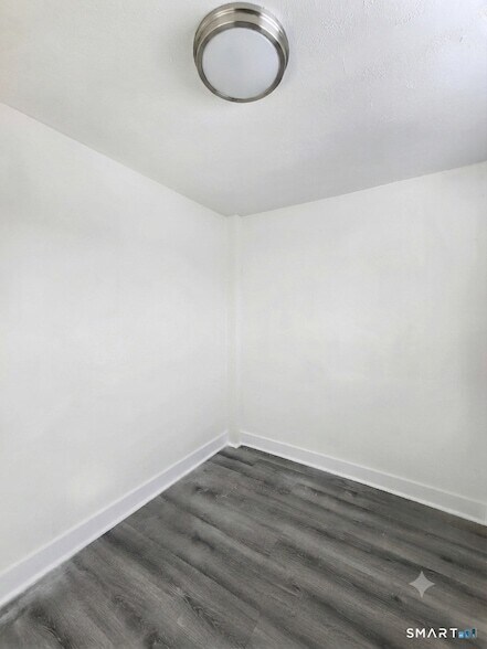 Building Photo - 16 3rd St