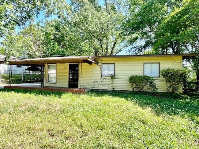 Building Photo - 2433 Shepherd Dr NW