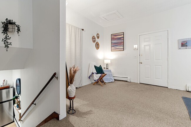 Building Photo - 46 Lewis St