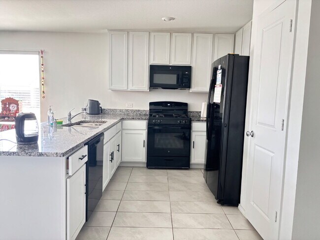 Building Photo - Beautiful Princeton Home – Modern Layout in a Desirable Community
