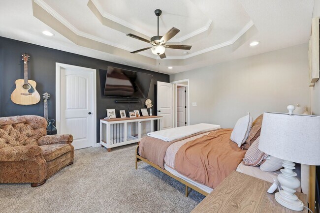 Building Photo - Dog Friendly Three Bedroom with Bonus in Sango!