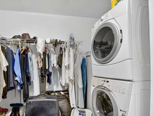 Building Photo - 324 Orange Tree Dr