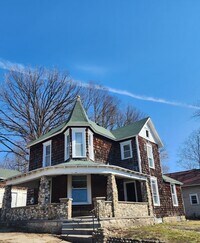 Building Photo - 3 bedroom 1.5 bath home