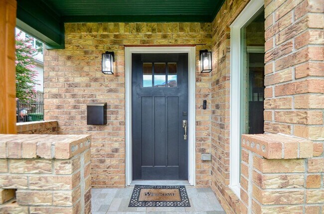 Building Photo - 4315 Fernwood Dr