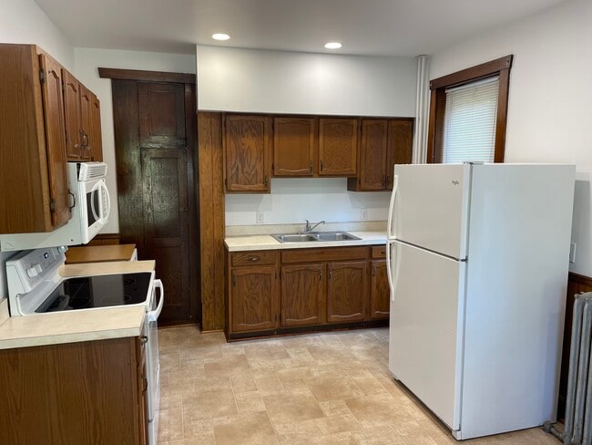 Kitchen - 1380 Diamond Station Rd