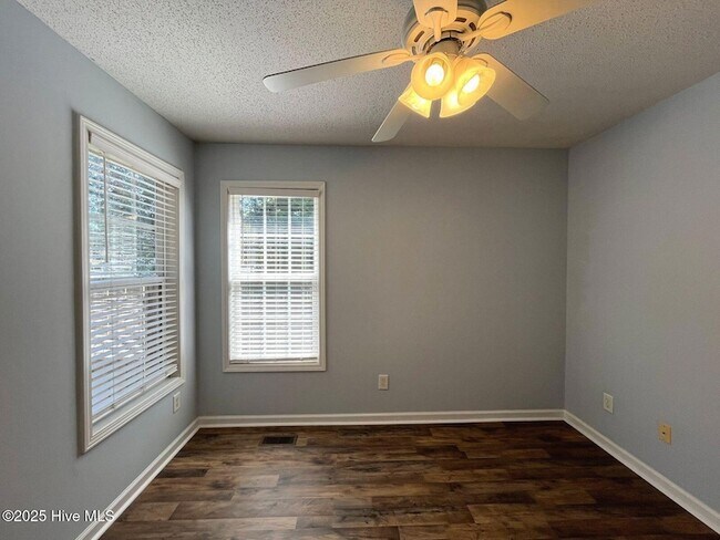 Building Photo - 205 Woodgreen Ln