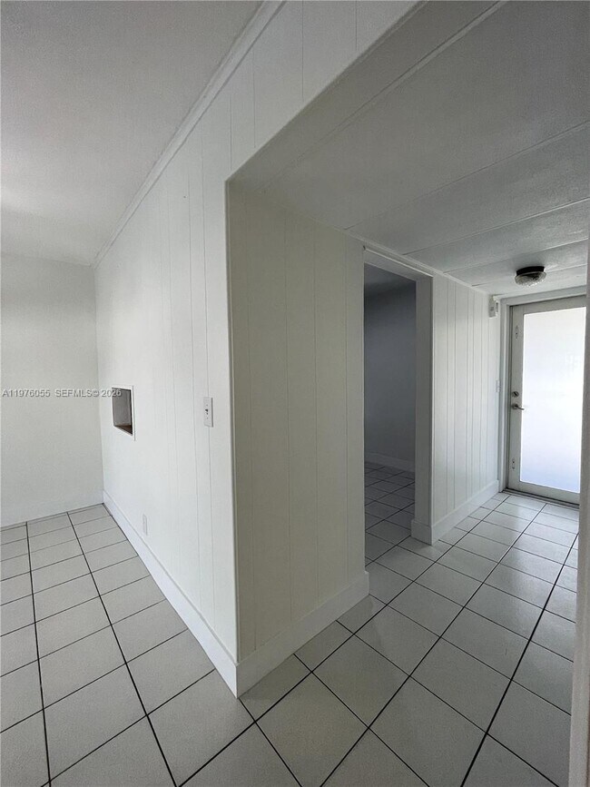 Building Photo - 19255 NE 2nd Ave