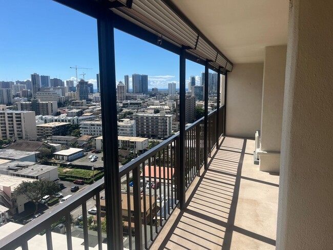 Building Photo - Spectacular Views From This Upgraded 1 Bdr...