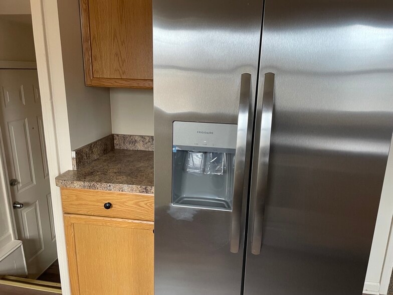 Building Photo - 318 Russell St