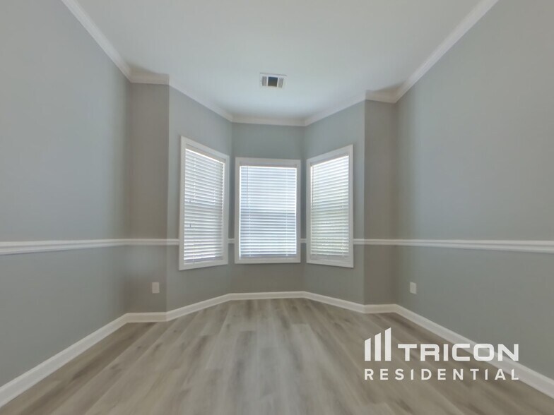 Building Photo - 293 Holbrook Dr