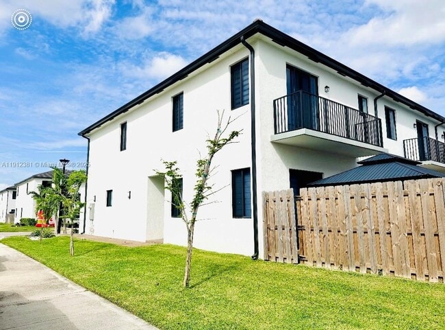 Building Photo - 13663 SW 158th Ave