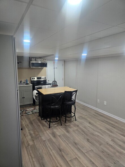 Building Photo - 5 Verdun Ave