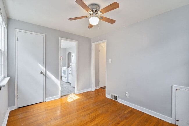 Building Photo - Recently Updated Single Family 3 Bedroom Home.  Available June 10th!