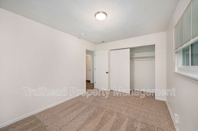 Building Photo - 6621 W 94th Terrace