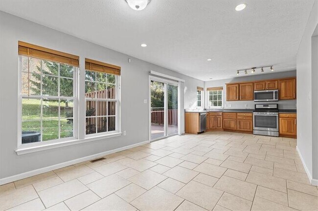 Building Photo - 700 Bush Dr