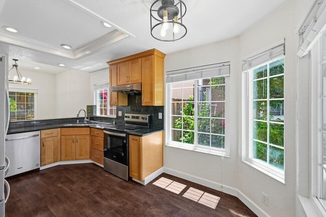 Building Photo - 1286 Crestpoint Dr
