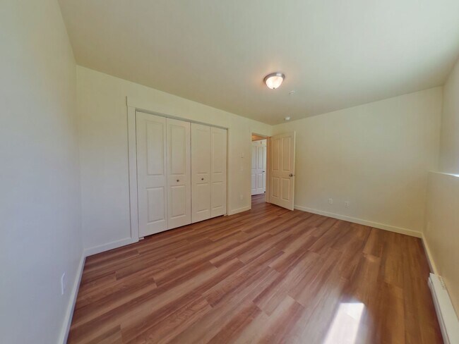 Building Photo - Centrally located 2 Bedroom Apartment in Downtown Location!