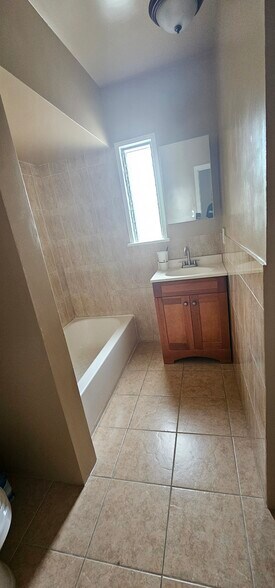 Building Photo - 3212 Live Oak St