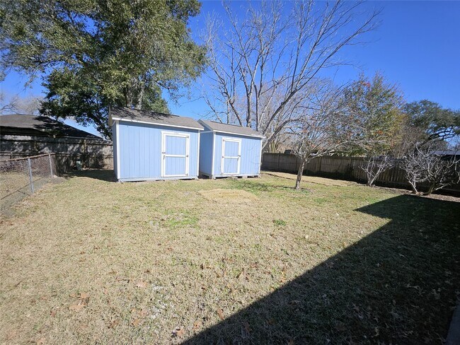 Building Photo - 815 Merribrook Ln