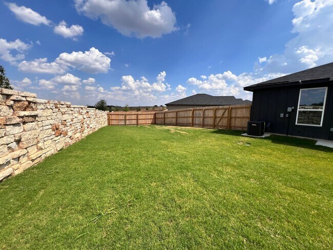 Building Photo - 3909 American Elm Dr