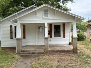 Building Photo - 2 Bedroom 1 Bath House $825! Adorable!