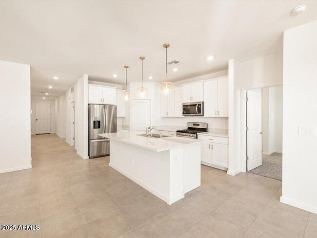 Building Photo - 41740 W Sonoran Trail