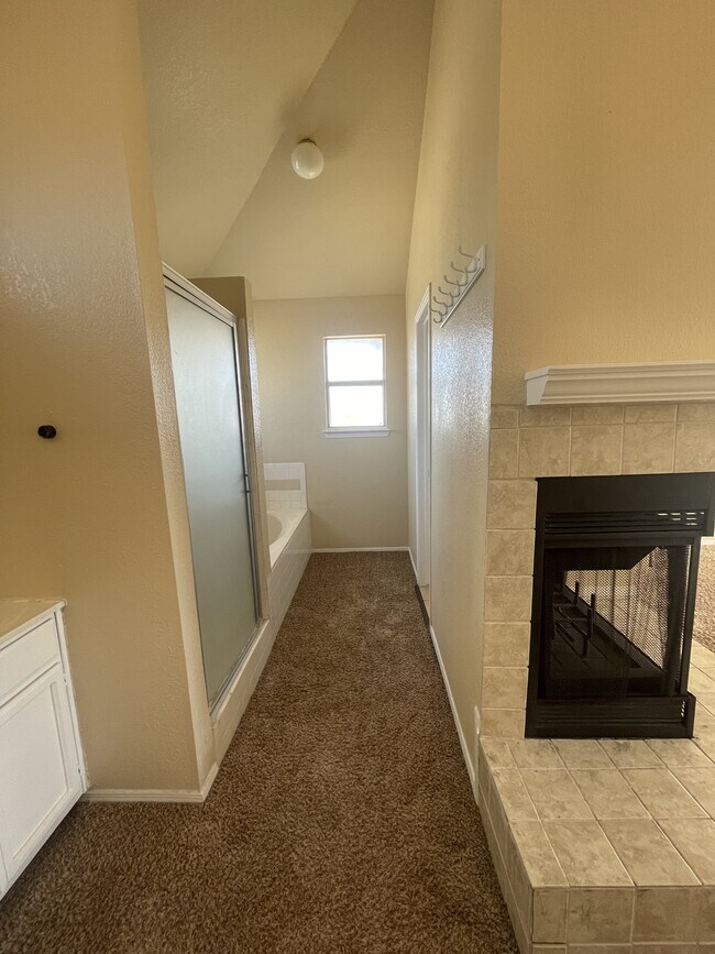 Building Photo - 13928 Pete La Rue Cir