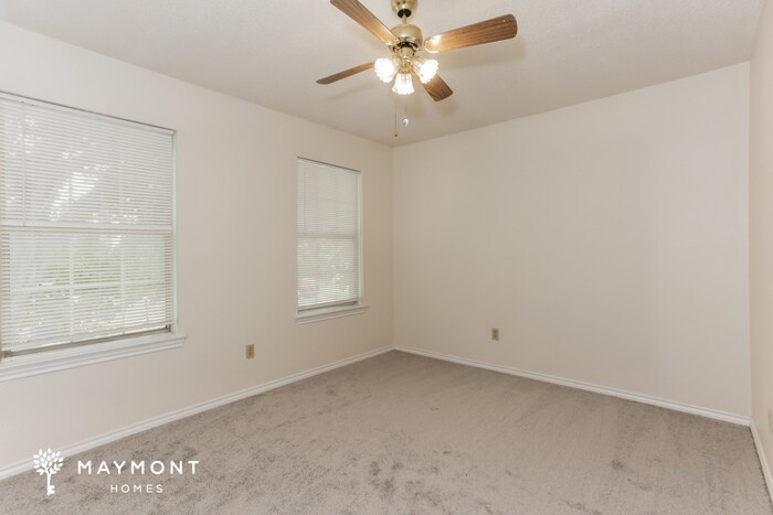 Building Photo - 2333 Cromwell Dr