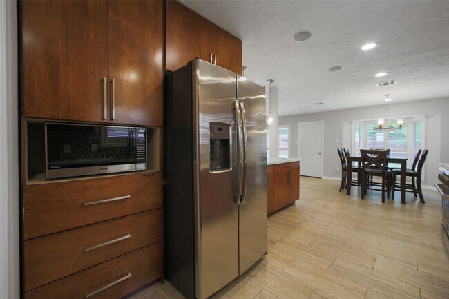 Building Photo - 15815 Baytree Dr