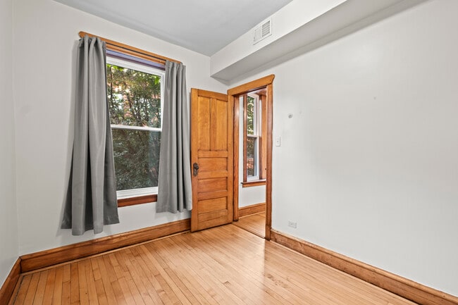 Building Photo - 2408 N Surrey Ct