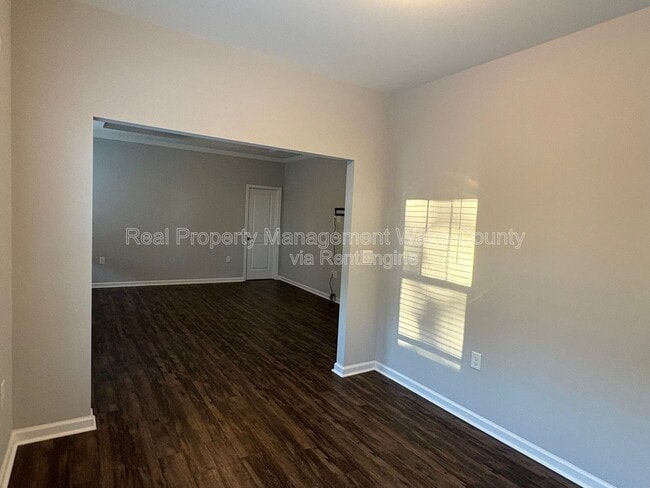 Building Photo - 1664 Highpoint St