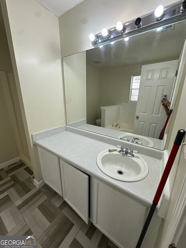 Building Photo - 465 Eagles Crossing Cir