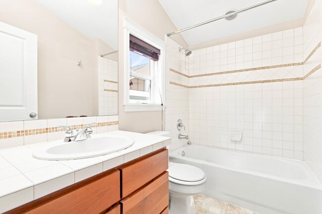 Building Photo - *Beautiful Ballard Townhome with Spacious Fenced Yard & Attached Garage FOR RENT* Available for M...