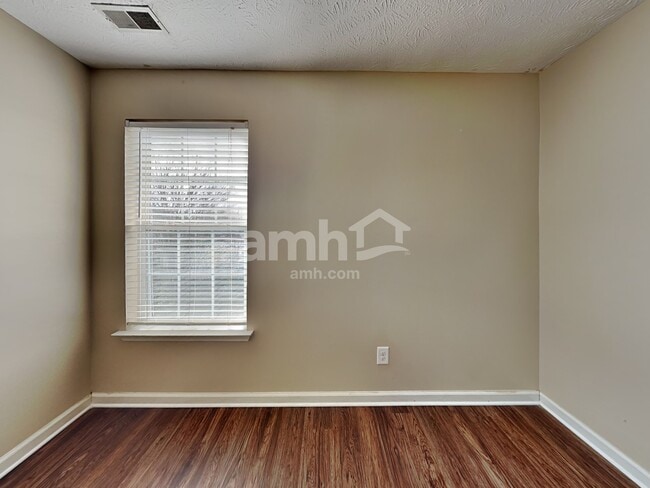 Building Photo - 884 Pin Oak Dr