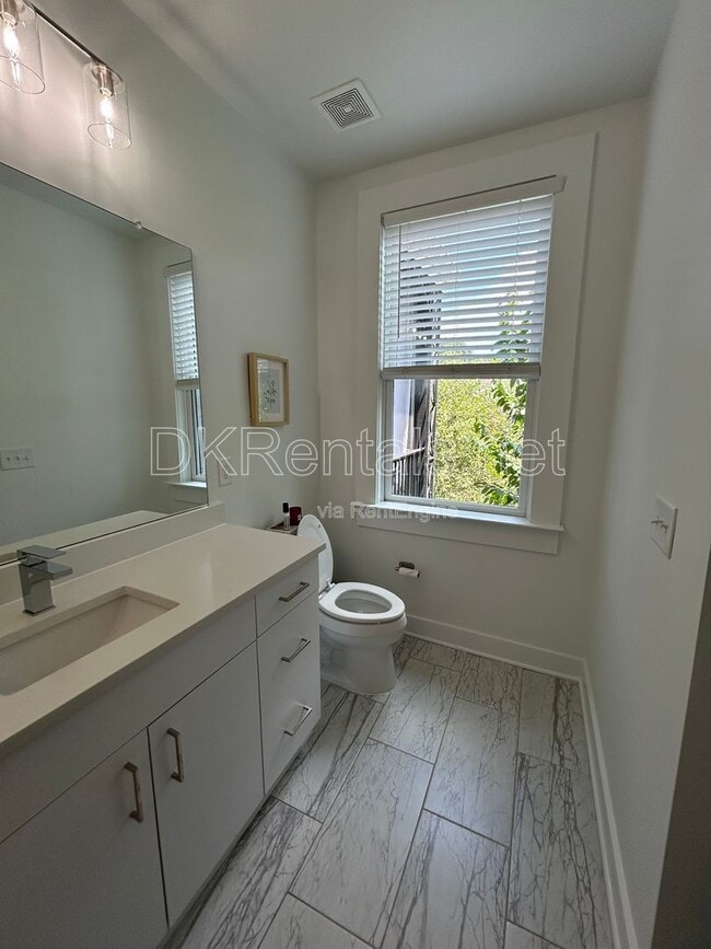 Building Photo - 128 Peachtree Memorial Dr NW