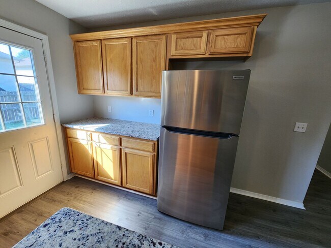 Building Photo - Spacious 3-Bedroom, 2-Bathroom Home AVAILABLE NOW!!