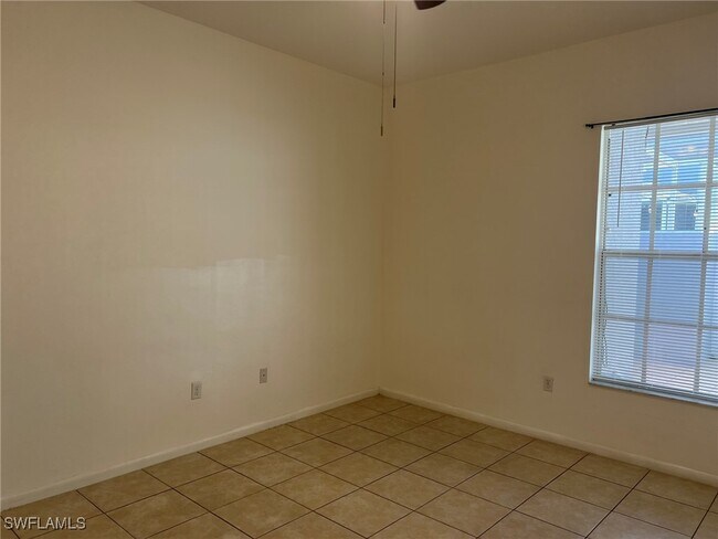 Building Photo - 3841 Schoolhouse Rd E
